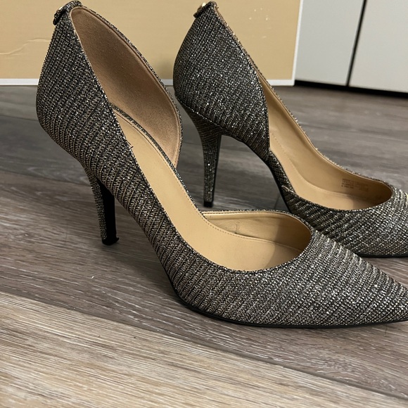 Michael Kors Nathalie Flex High Pump - Size 8.5 gold mesh - Picture 3 of 4